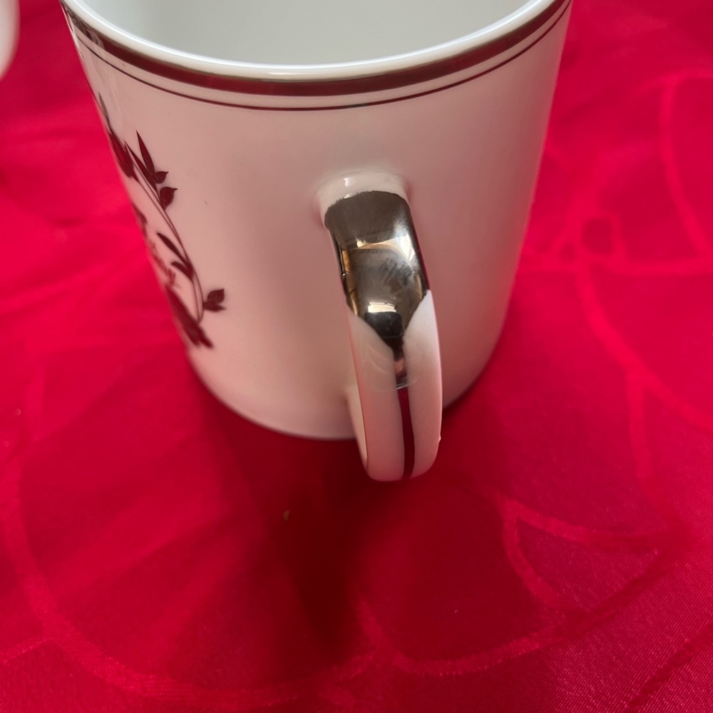 White and Red Ceramic Mugs with Folk Art Design - Picture 3 of 6